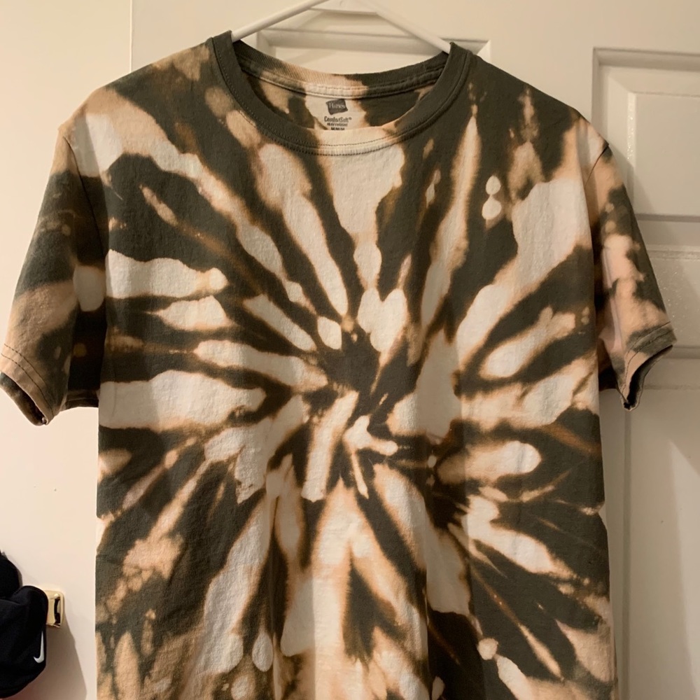 Green tye dye tee